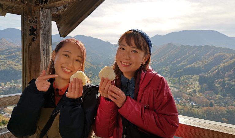 絶景を貸し切る山寺早朝ハイキング-山形ブランド米おにぎり食べ比べ付き-