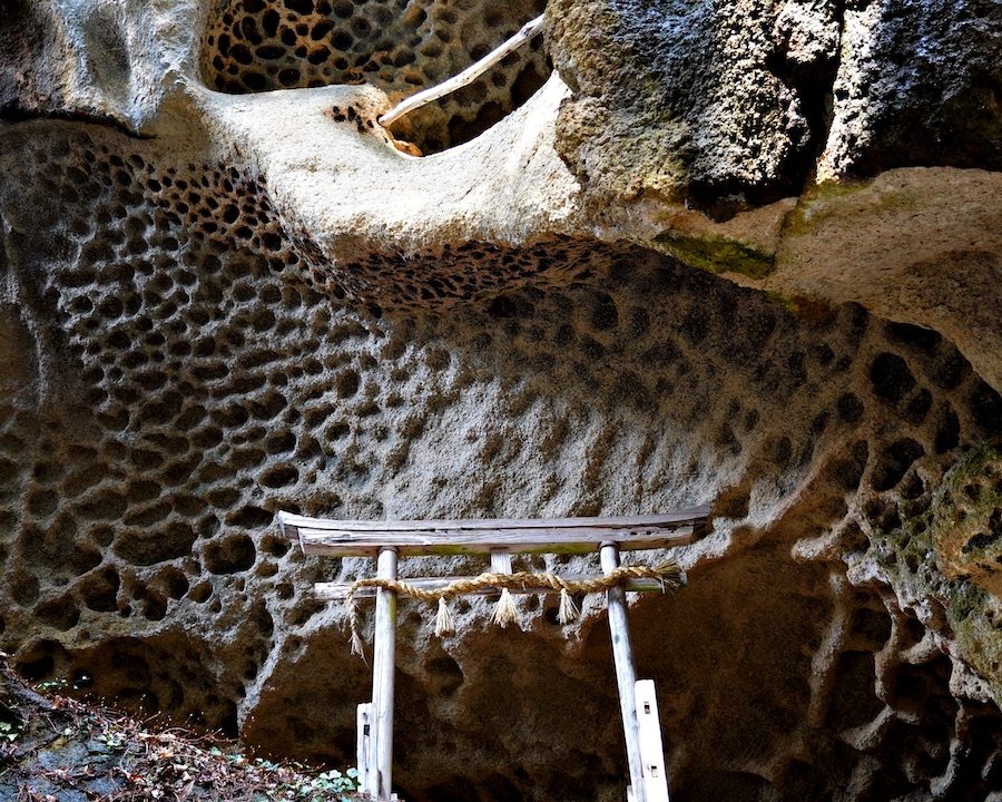 山寺の垂水遺跡ガイド付き秘境ハイキングツアー
