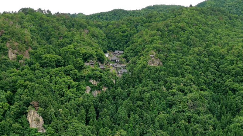 山寺の秘景をめぐるガイド付きトレッキングツアー