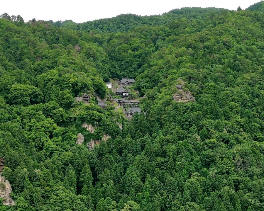 山寺の秘景をめぐるガイド付きトレッキングツアー