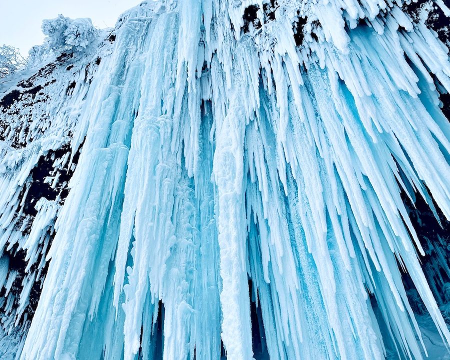 天童温泉から行く、蔵王大氷瀑スノートレッキングツアー -ガイド＆必要な装備レンタル付き-